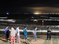 Đà Nẵng: Tắm biển bị đuối nước, 4 nam sinh thoát chết, 1 em mất tích