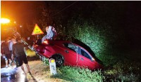 Hà Tĩnh: Xe ô tô mất lái lao xuống hồ khiến 2 người tử vong tại chỗ