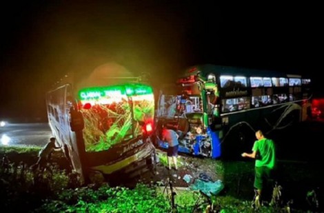 Hòa Bình: Tai nạn giao thông khiến 2 xe khách bị hư hỏng nặng