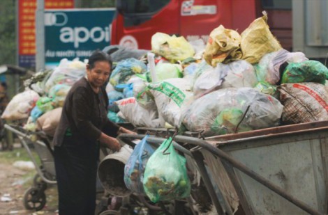Phân loại rác thải tại nguồn ở nội thành Hà Nội: Vì sao hơn 10 năm vẫn “án binh bất động”?