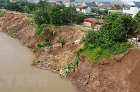 Quảng Bình: Di dời dân do sạt lở bờ sông Gianh
