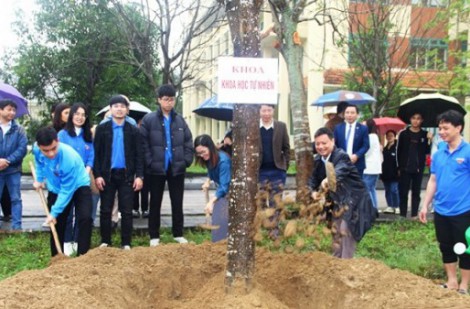 Thanh Hóa: Phát động “Tết trồng cây đời đời nhớ ơn Bác Hồ” tại Trường Đại học Hồng Đức
