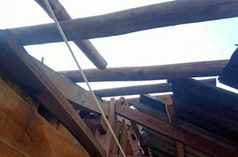 Yên Bái: Lốc xoáy khiến 46 ngôi nhà ở huyện Văn Chấn và thị xã Nghĩa Lộ bị sập, đổ và tốc mái