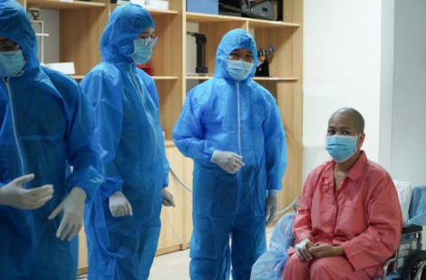 Lần đầu tiên tại Việt Nam: Điều trị thành công cho bệnh nhân ung thư hạch