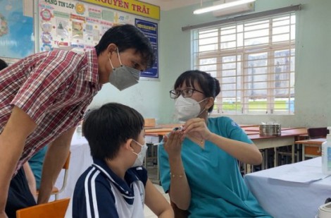 TP. Hồ Chí Minh: Số lượng mũi tiêm vaccine phòng COVID-19 tăng mạnh trong tháng cao điểm