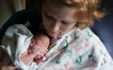 Tiếp xúc da mẹ ngay sau sinh – giải pháp được WHO khuyên dùng cho trẻ sinh non