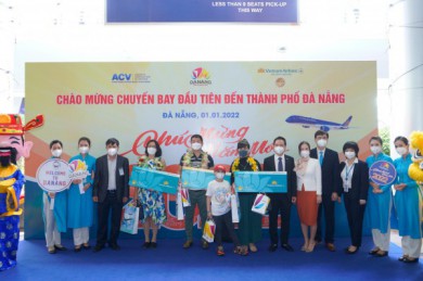 Du khách 'xông đất' Đà Nẵng ngày đầu năm 2022 được tặng vé máy bay khứ hồi