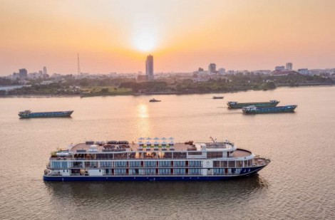 Du thuyền triệu đô đưa 60 khách châu Âu từ Cần Thơ ngược Mê Kông đi Campuchia