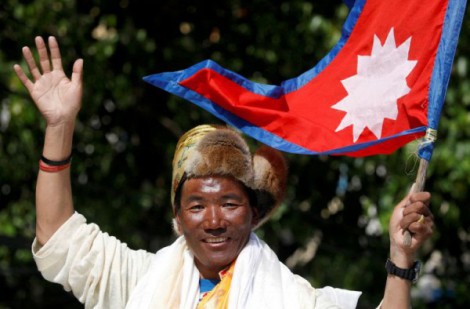 Nhà leo núi lập kỷ lục khi đưa tỉ phú gốc Việt Chính Chu lên đỉnh Everest