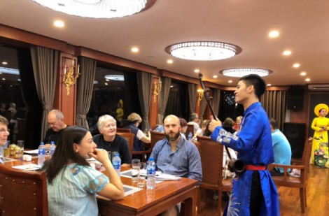 Oriental Sails khuyến mãi 40% cho khách Việt Nam