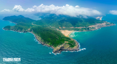 Độc đáo bờ biển mang dáng hình 'Việt Nam thu nhỏ'