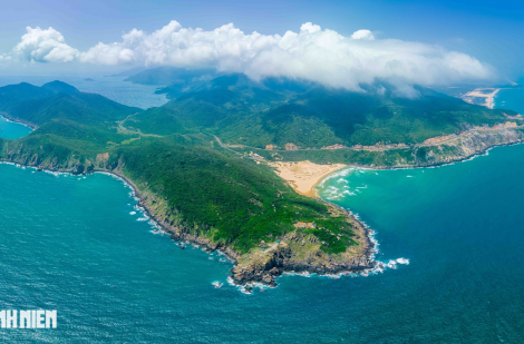 Độc đáo bờ biển mang dáng hình 'Việt Nam thu nhỏ'