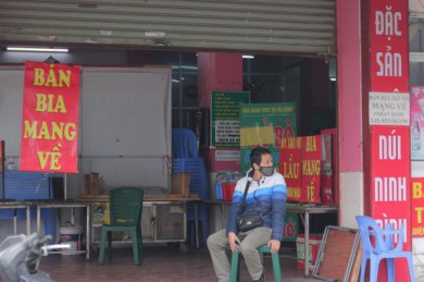 Chủ quán Q.Thanh Xuân bán mang về: Gắng gượng để nhân viên có tiền tiêu tết