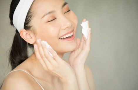 Double Cleansing: Làm sạch và thanh lọc làn da khỏe mạnh tại nhà