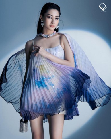 Hoa hậu Lương Thùy Linh khoe chân dài ngút ngàn trong BST váy dạ tiệc của NTK Đỗ Long