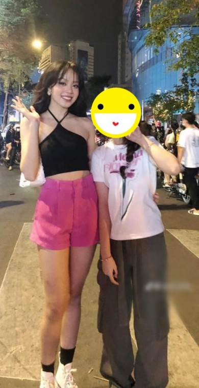 Hoa hậu Đỗ Thị Hà, Thanh Thủy khoe đôi chân cực phẩm qua ống kính cam thường