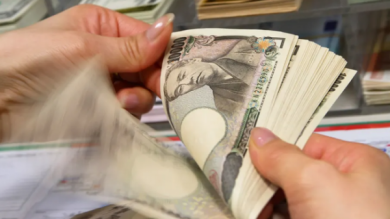 Đồng Yen chạm đáy 24 năm