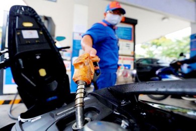 Giá xăng dầu ngày mai tiếp tục tăng?