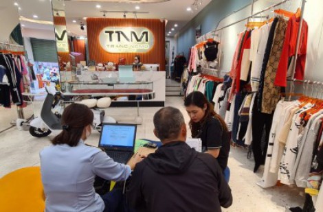 Quản lý thị trường TP.HCM kiểm tra cửa hàng thời trang Trang Nemo