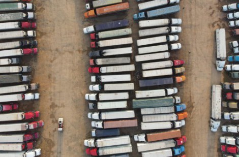 Bắt 2 cán bộ ‘làm luật’ cho xe qua cửa khẩu Lạng Sơn giá 100-300 triệu đồng/xe
