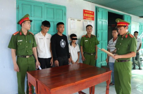 Ninh Thuận: Xông vào trạm y tế đâm trọng thương 'đối thủ'