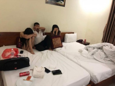 Quảng Bình: Bắt quả tang nhóm nam nữ 'bay lắc' ma túy trong khách sạn