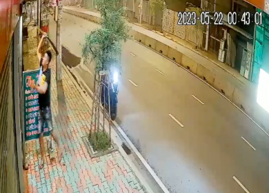 TP.HCM: Nam thanh niên mang hung khí đập phá camera an ninh nhà dân lúc rạng sáng