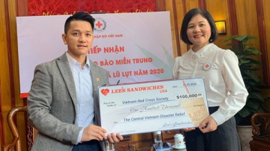 Lee’s Sandwiches ủng hộ 100.000 USD giúp học sinh vùng lũ miền Trung