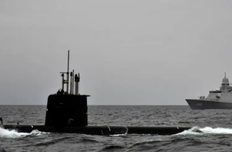 Sắp gia nhập NATO, quốc gia này ra mắt ngay tàu ngầm được ví như 