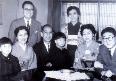 Ông Shinzo Abe: Từ con nhà nòi chính trị đến thủ tướng lâu nhất Nhật Bản