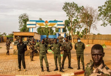 ECOWAS tập hợp lực lượng chuẩn bị can thiệp quân sự vào Niger