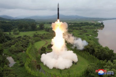 Hàn Quốc lo ngại Triều Tiên thử tên lửa trước thềm thượng đỉnh 3 bên