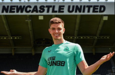 Thủ thành Nick Pope chính thức gia nhập CLB Newcastle United