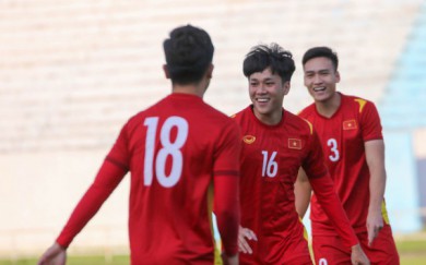 ĐT U23 Việt Nam tập buổi đầu tiên tại Tashkent, chuẩn bị cho trận ra quân tại VCK U23 châu Á 2022