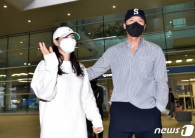 Vợ chồng Hyun Bin - Son Ye Jin lộ tính cách thật qua lời kể của hàng xóm