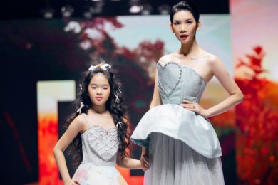 Hương Giang, Thuý Diễm sải bước tự tin, làm vedette Tuần lễ thời trang trẻ em Việt Nam