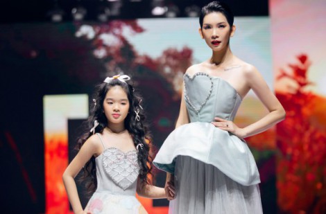 Hương Giang, Thuý Diễm sải bước tự tin, làm vedette Tuần lễ thời trang trẻ em Việt Nam