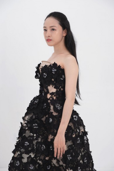 Trương Hồ Phương Nga bất ngờ tái xuất tại Vietnam International Fashion Week 2022