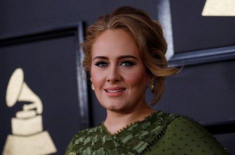 Adele đứng đầu bảng xếp hạng âm nhạc Anh với album ‘30’