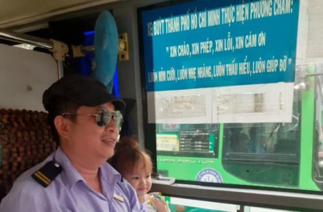 Anh Huy ‘búp bê’ - tài xế xe buýt dễ thương