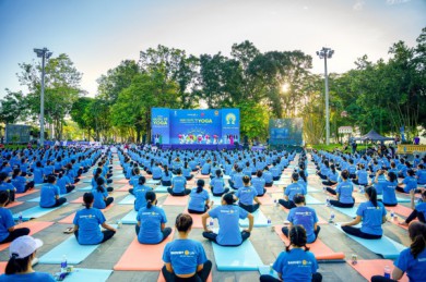 Hơn 600 người cùng nhau khởi động ngày mới bằng Yoga tại Huế
