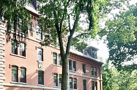 15 tuổi thực tập tại tờ báo của ĐH Harvard