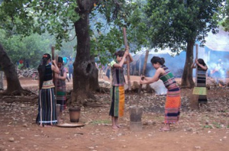 50 bộ đàn đá hòa tấu tại lễ hội ‘Vang mãi tiếng chày trên sóc Bom Bo’