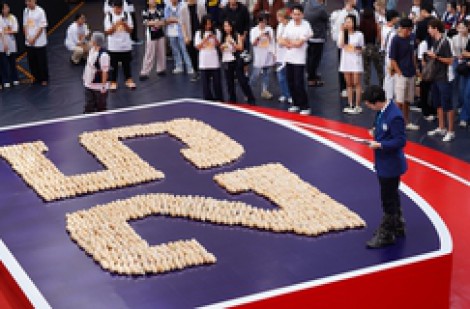 631 ổ bánh mì Việt Nam xếp số '25' xác lập kỷ lục thế giới