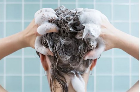 8 dấu hiệu cho thấy bạn cần gội đầu thường xuyên hơn