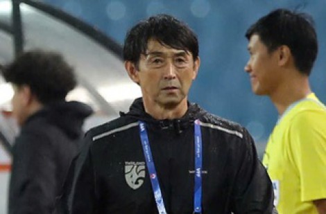 AFF Cup: HLV Thái Lan rất sốc khi bị Singapore dẫn đến 2-0, nhưng ơn trời…