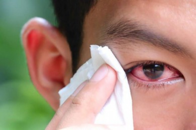 Bác sĩ chuyên khoa chia sẻ lý do bệnh đau mắt đỏ phức tạp hơn mọi năm và lưu ý quan trọng khi điều...
