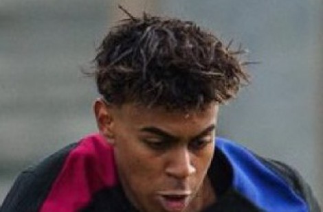 Barcelona bất ngờ dùng ảnh Yamal để… cảnh báo Real Madrid: Ngôi đầu La Liga cực nóng