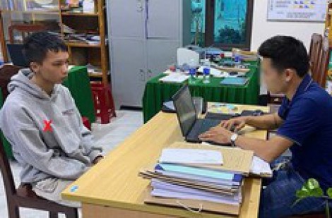 Bắt bị can dùng tài khoản ảo ép học sinh 'video call' khiêu dâm