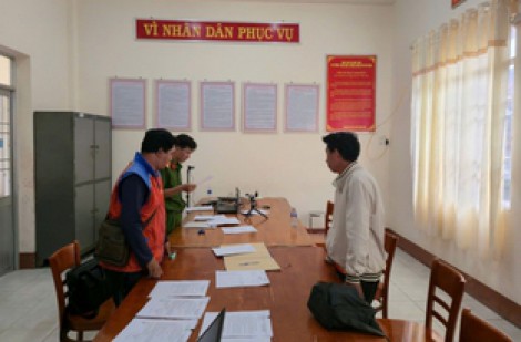 Bắt giam hai nhân viên giao hàng nhanh tham ô hơn 438 triệu đồng